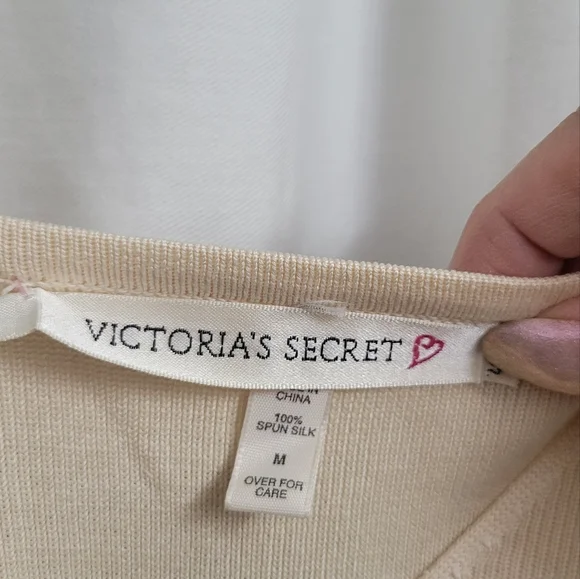 ✨ Victoria’s Secret Vintage Silk Cream Camisole Top (1990s) – Elegant & Timeless - Picture 3 of 5